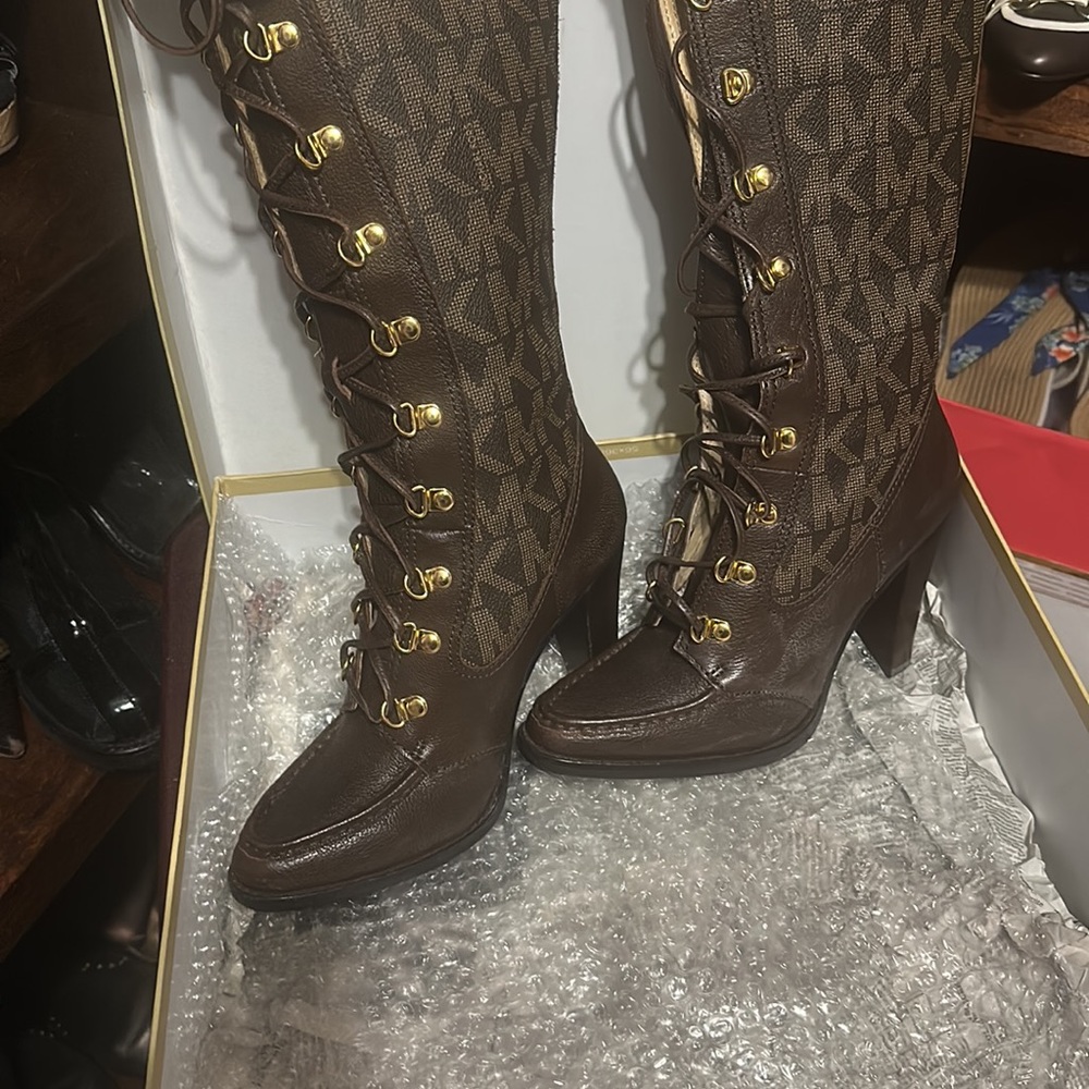 Michael Kors Boots , size 8 , brown, high blocked heel, fur trimming around top - Picture 3 of 7